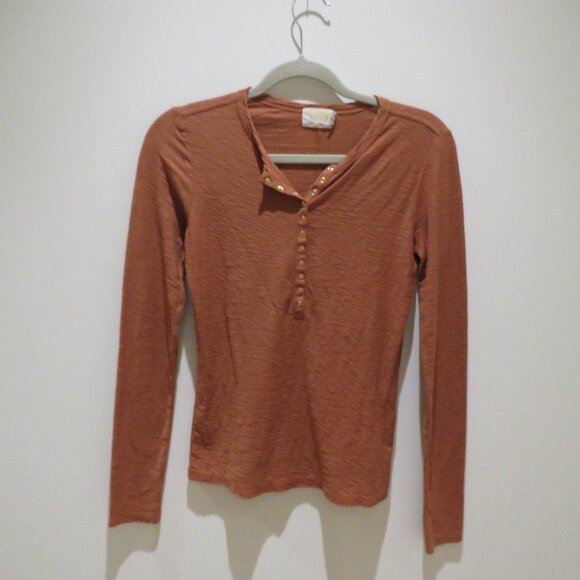NATION LTD Samara Not So Basic Snap Tee in Tawney Rose Henley Casual Capsule XS - Picture 2 of 13